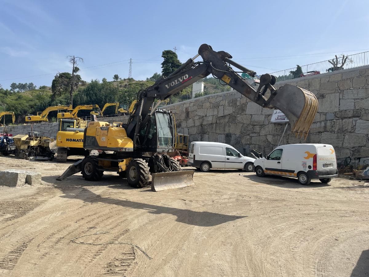 Escavadora Rodas Volvo EW140 D — imagem 4