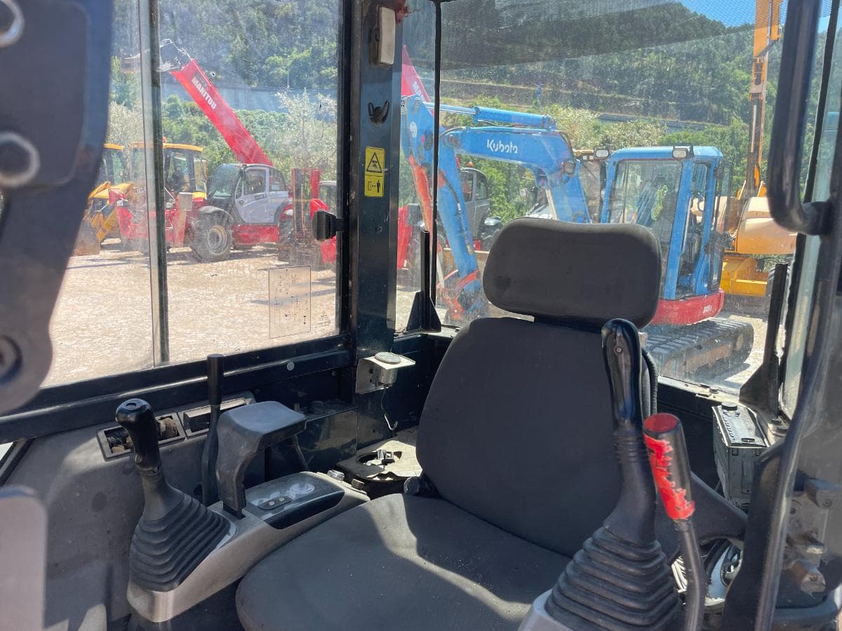 Mini Giratória Komatsu PC 35 — image 5