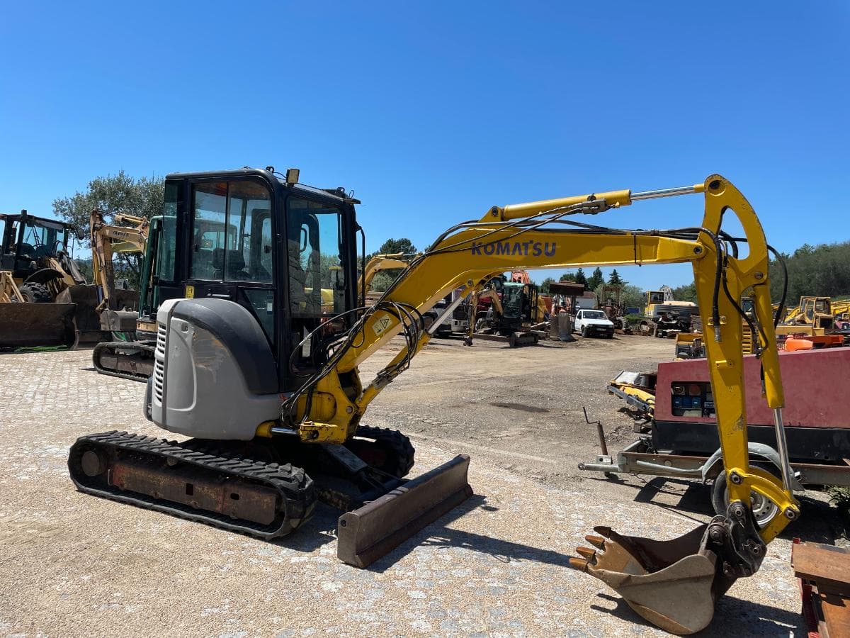 Mini Giratória Komatsu PC 35 — image 1