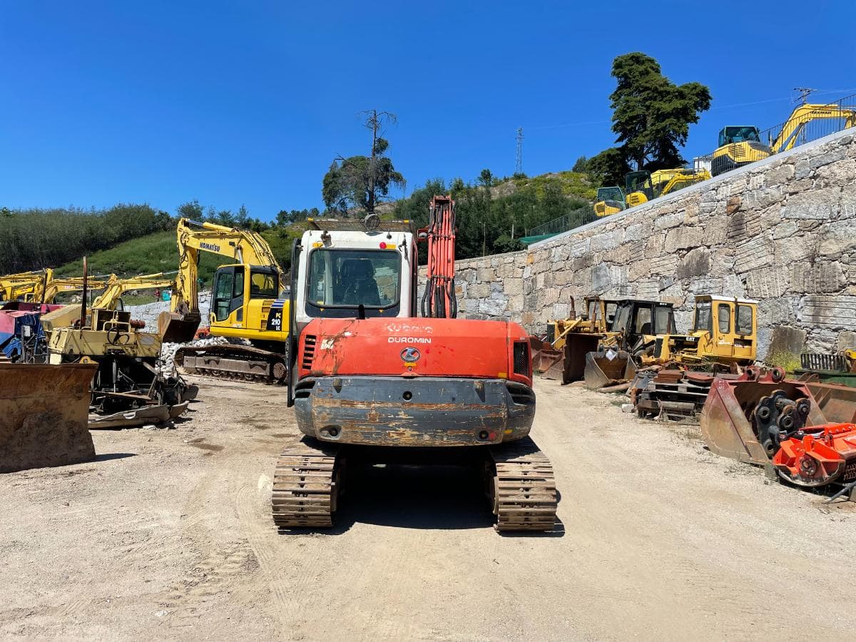 Mini Giratória Kubota KX 080 — imagem 4