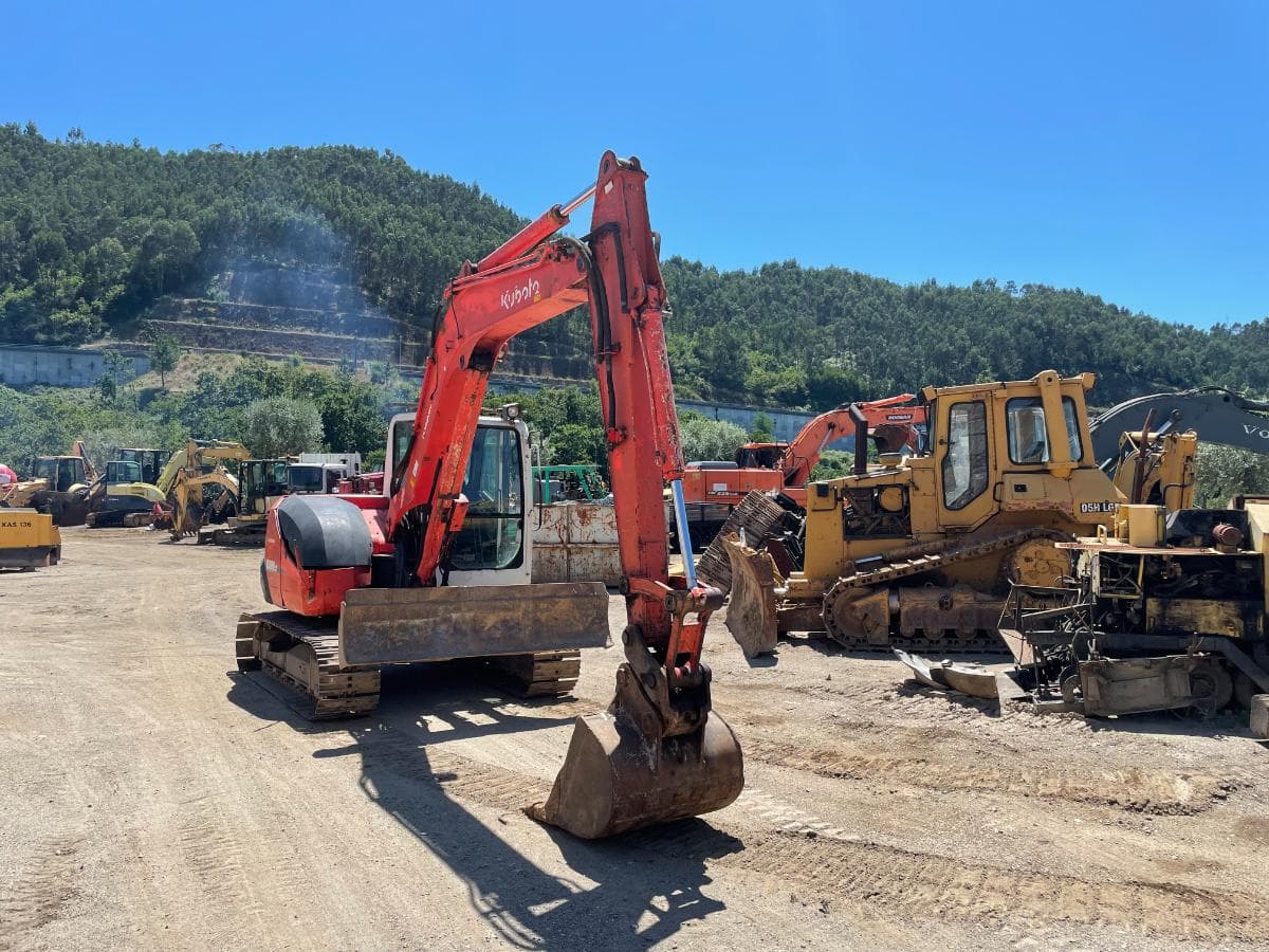 Mini Giratória Kubota KX 080 — imagem 3