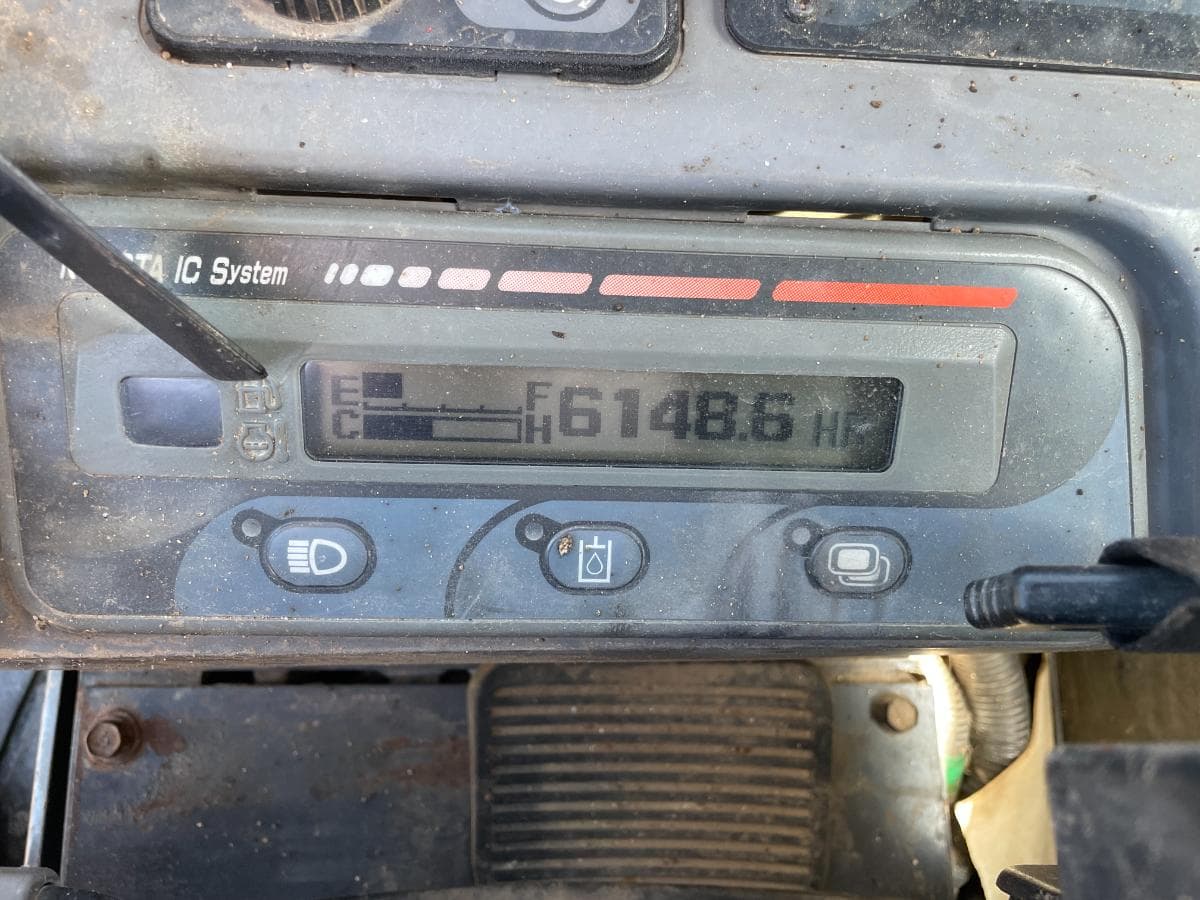 Mini Giratória Kubota KX 080 — imagem 9