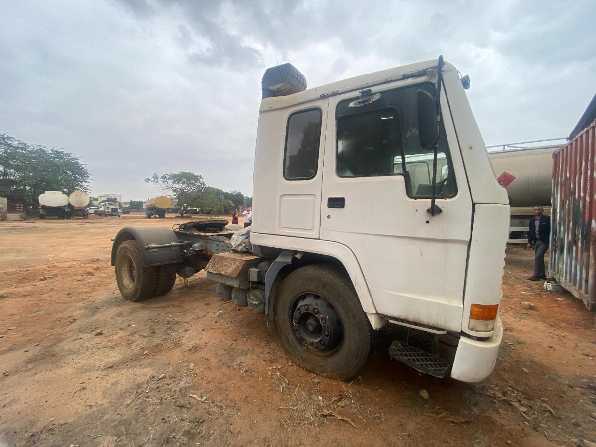 Camião VOLVO FL10 · Belas — imagem 3