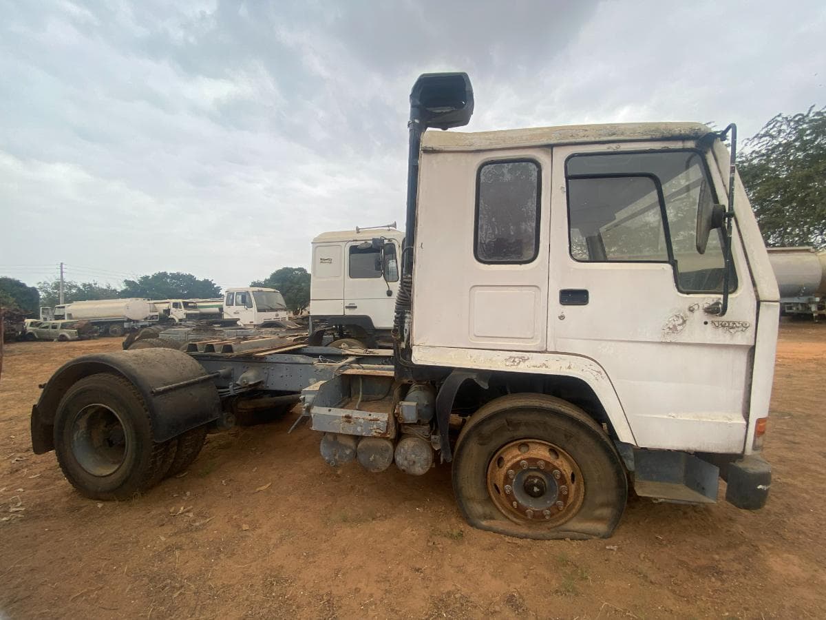 Camião VOLVO FL10 · Belas — imagem 9