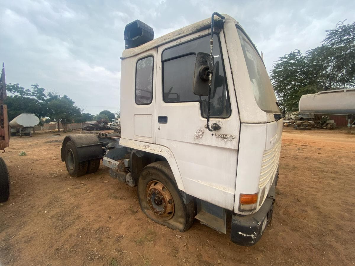 Camião VOLVO FL10 · Belas — imagem 12