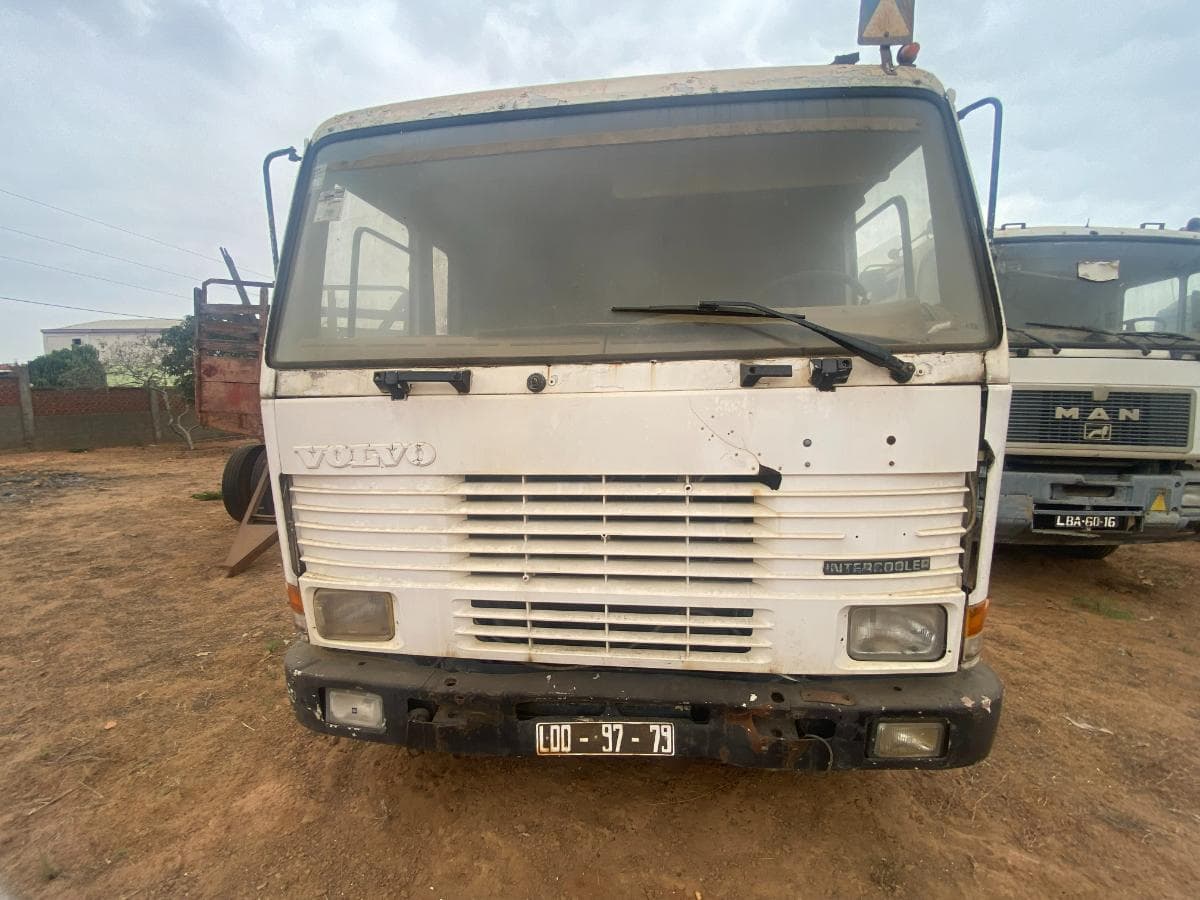 Camião VOLVO FL10 · Belas — imagem 13