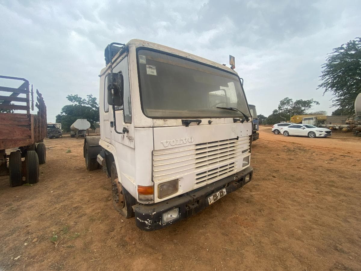 Camião VOLVO FL10 · Belas — imagem 11