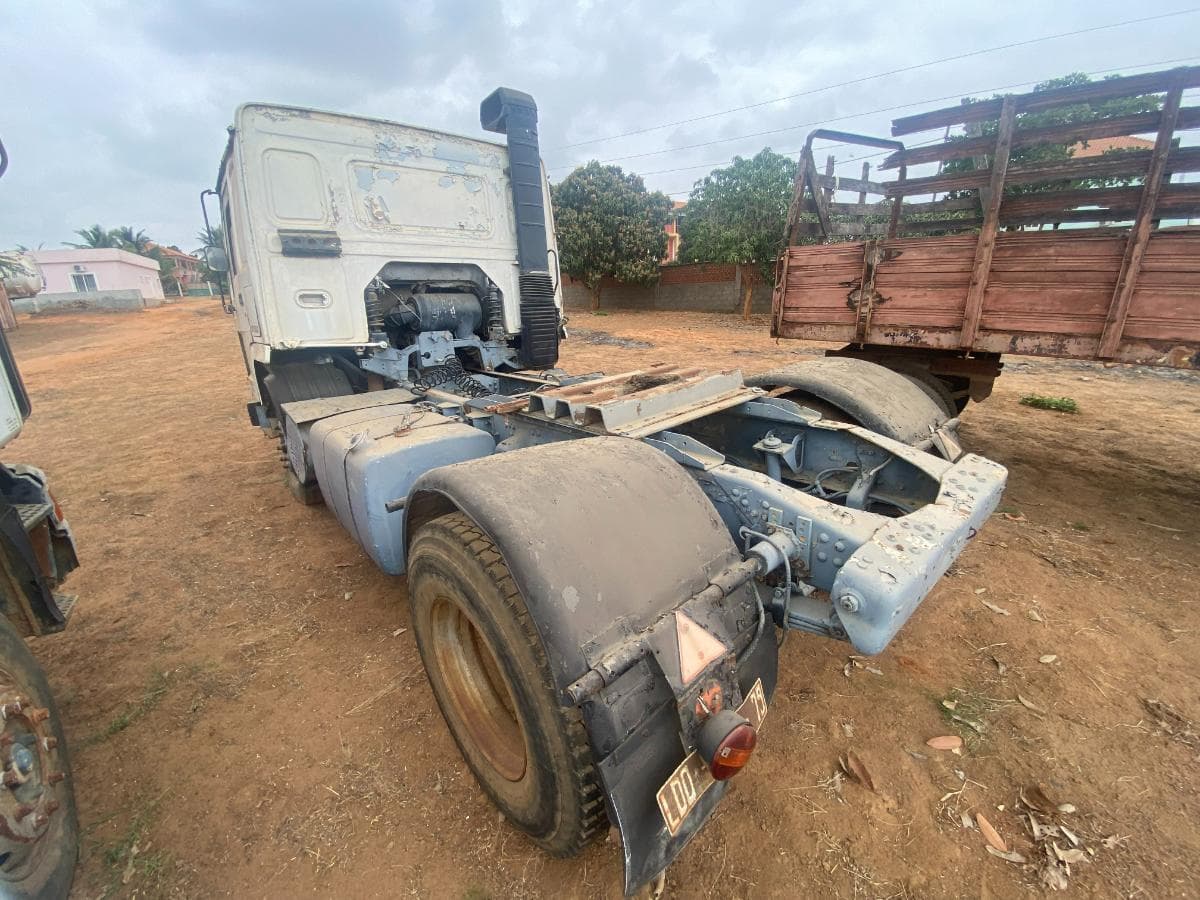 Camião VOLVO FL10 · Belas — imagem 17