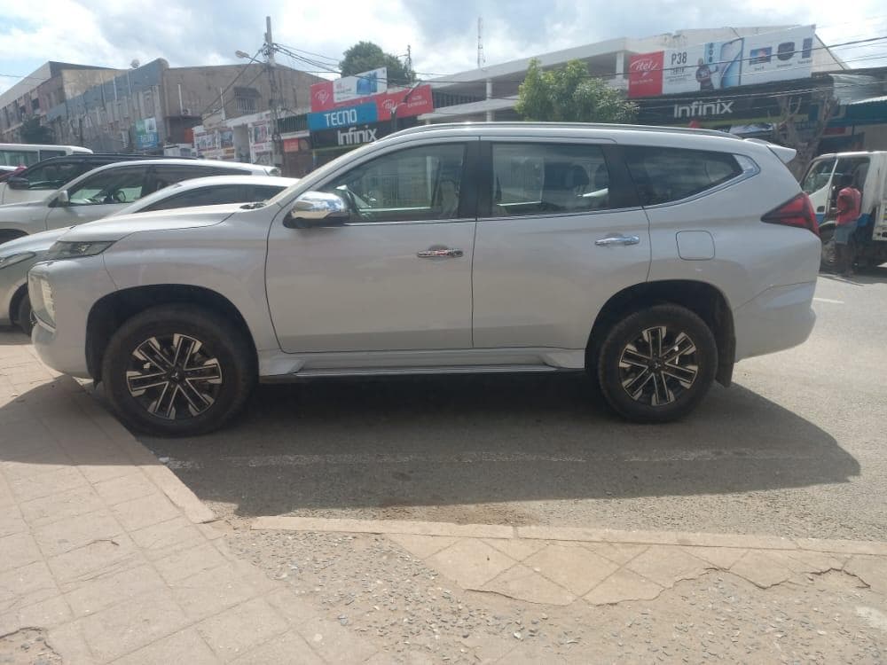 Mitsubishi Pajero Sport Exceed · — imagen 4