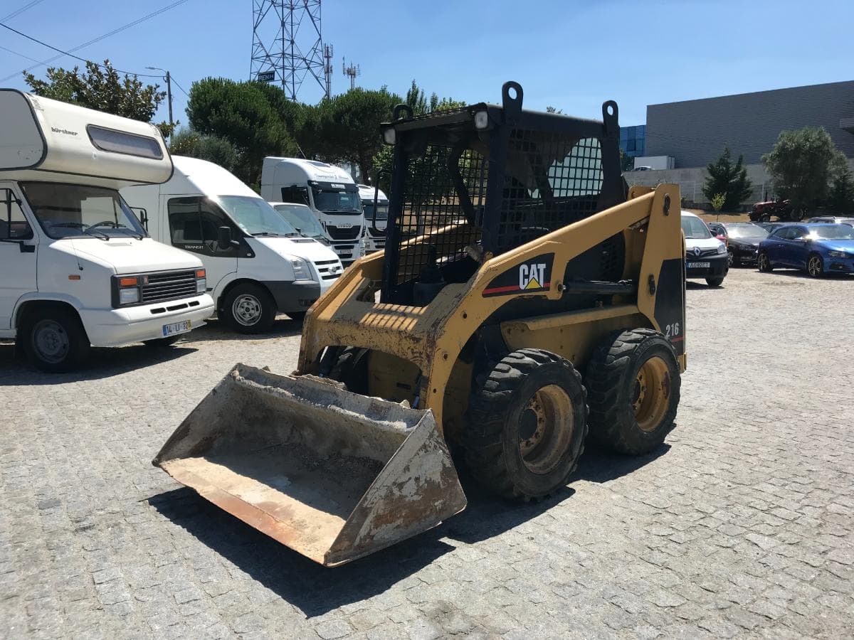 Mini Pá Carregadora CAT 216 — imagem 2