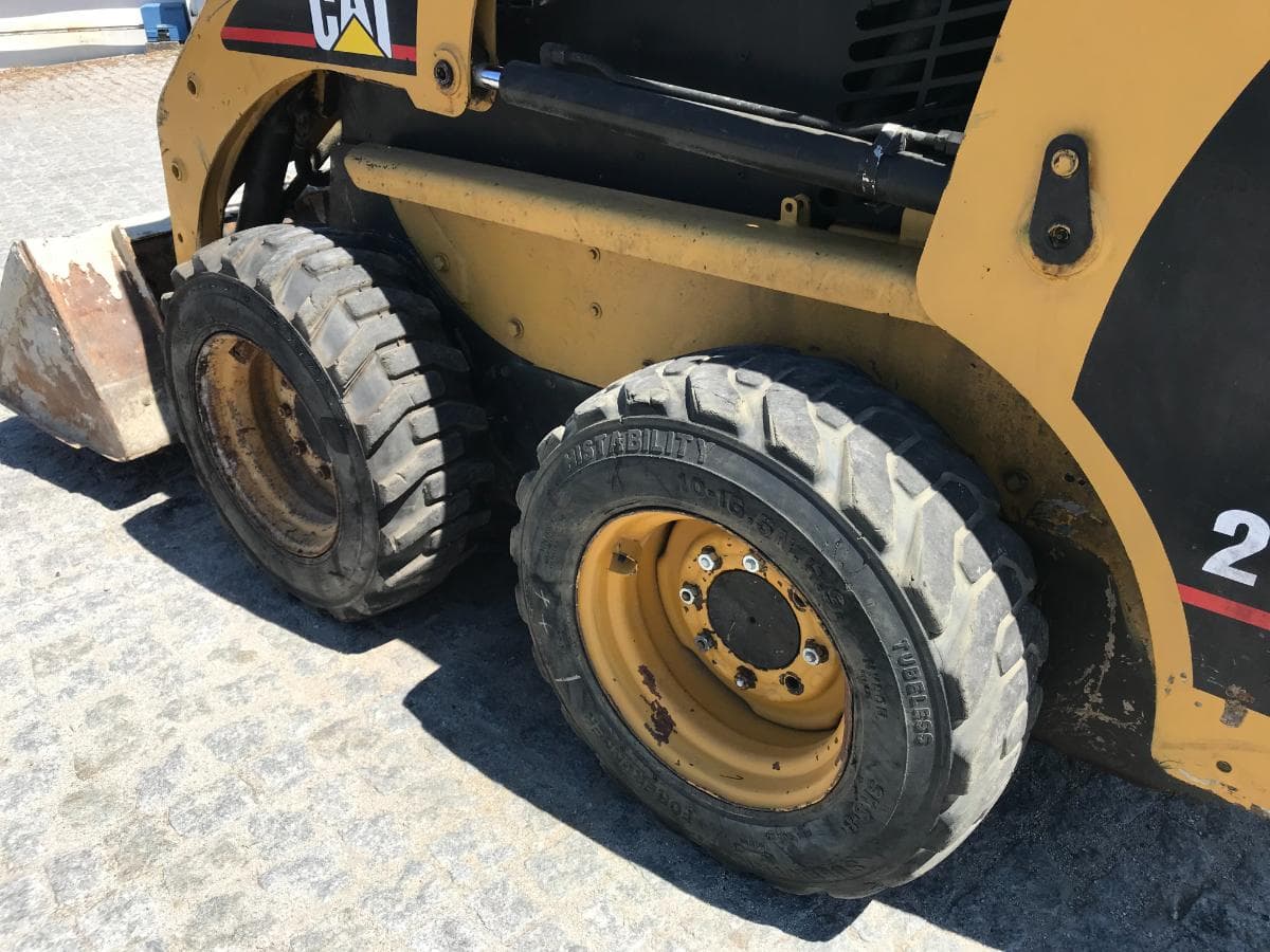 Mini Pá Carregadora CAT 216 — imagem 5