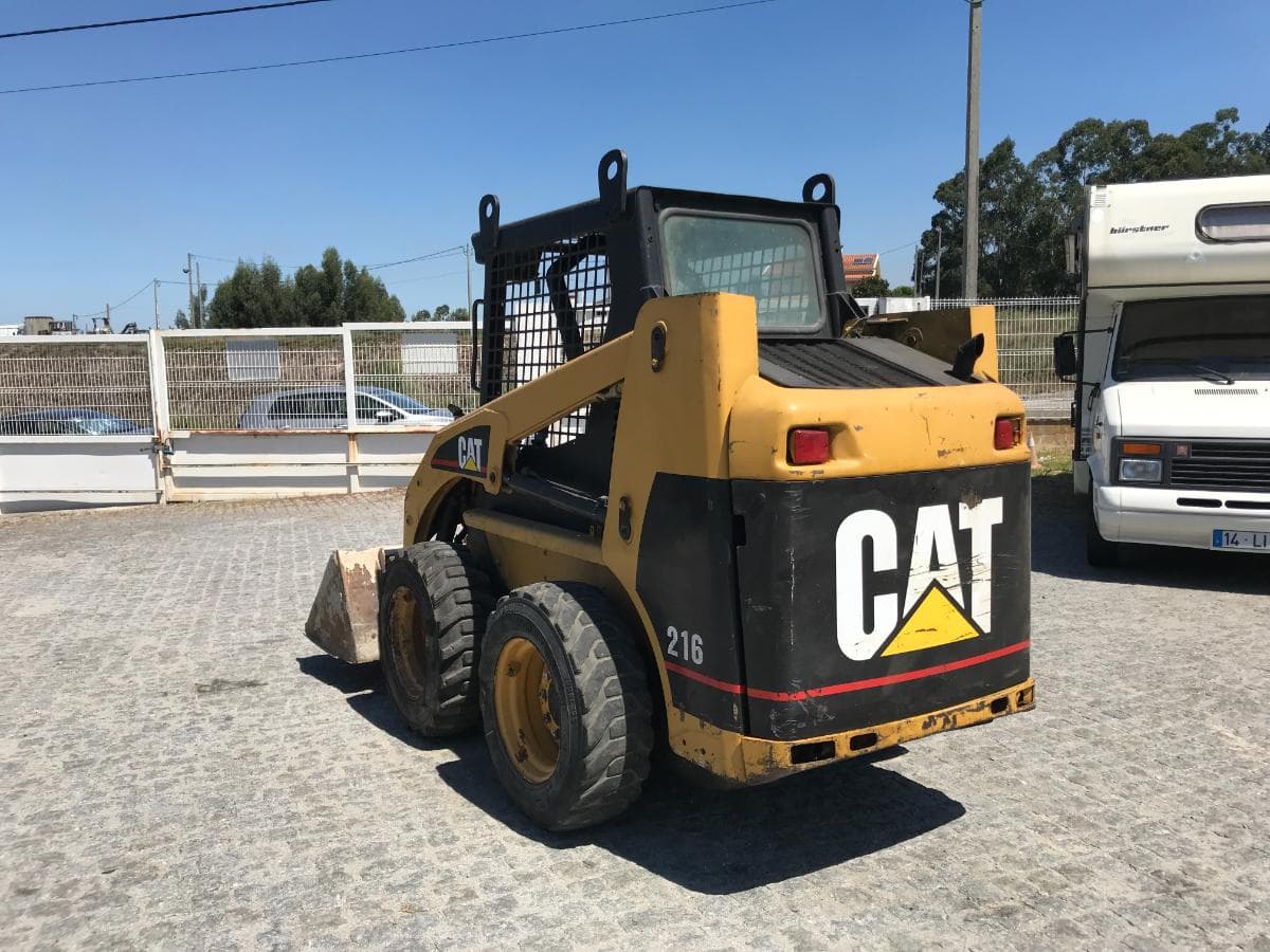 Mini Pá Carregadora CAT 216 — imagem 4
