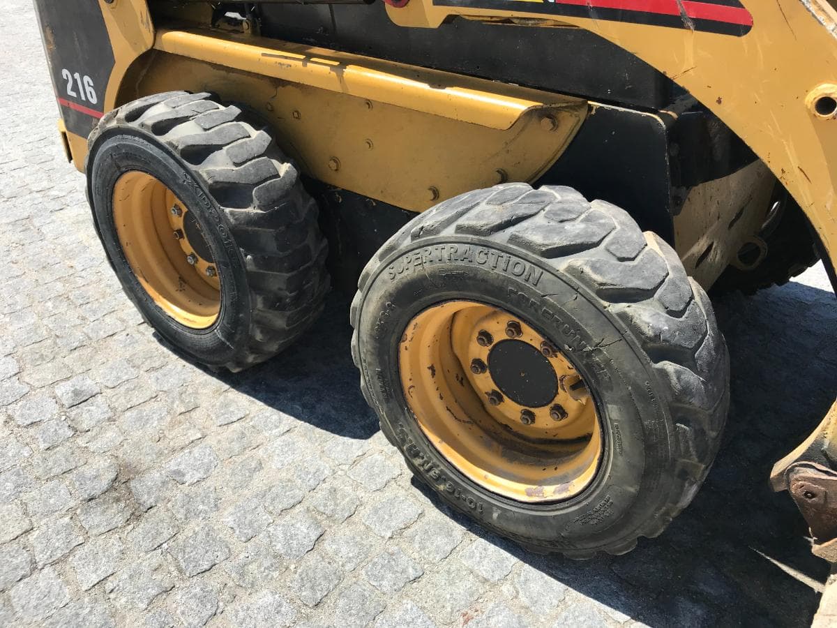 Mini Pá Carregadora CAT 216 — imagem 6