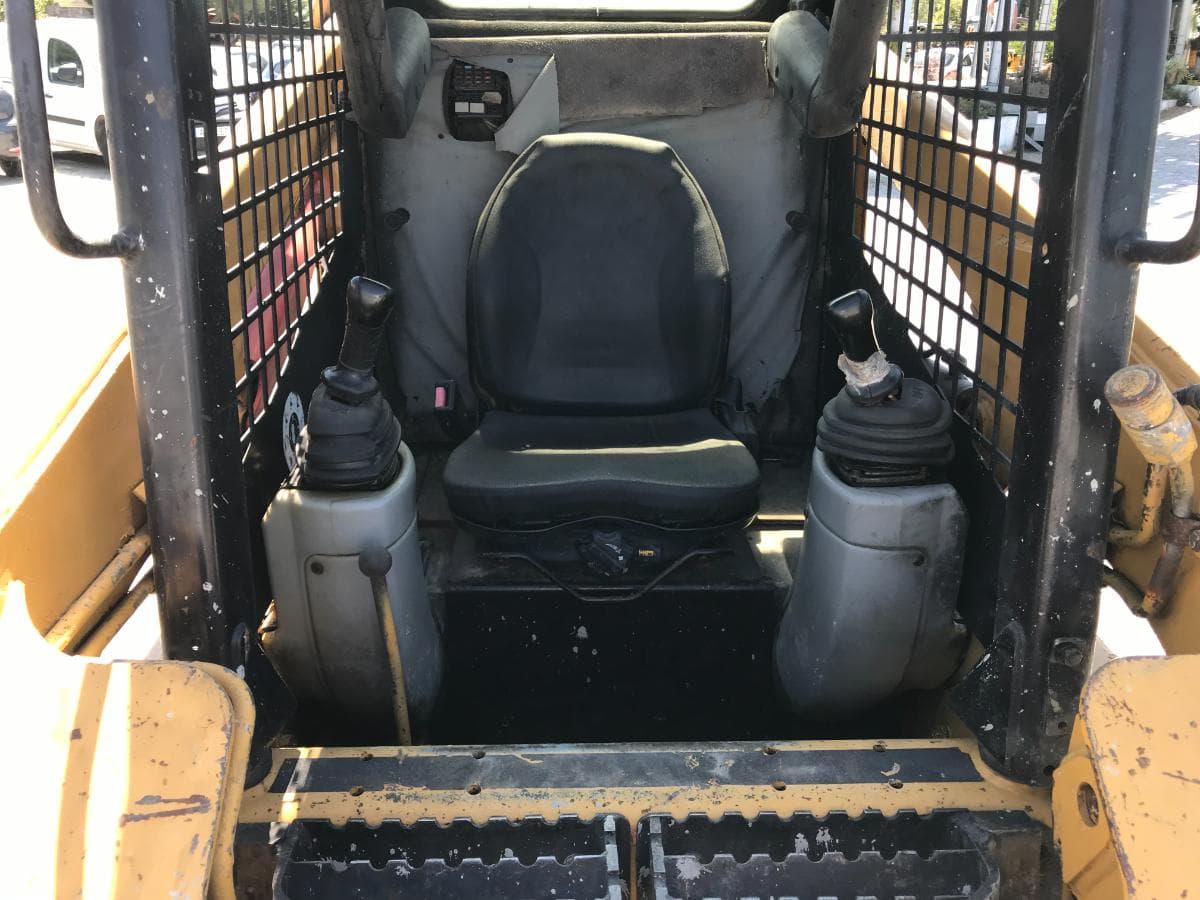 Mini Pá Carregadora CAT 216 — imagem 8