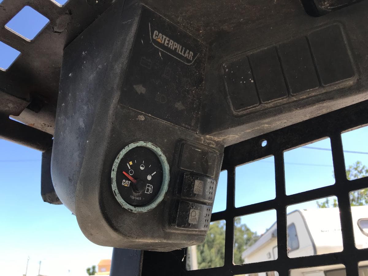Mini Pá Carregadora CAT 216 — imagem 10