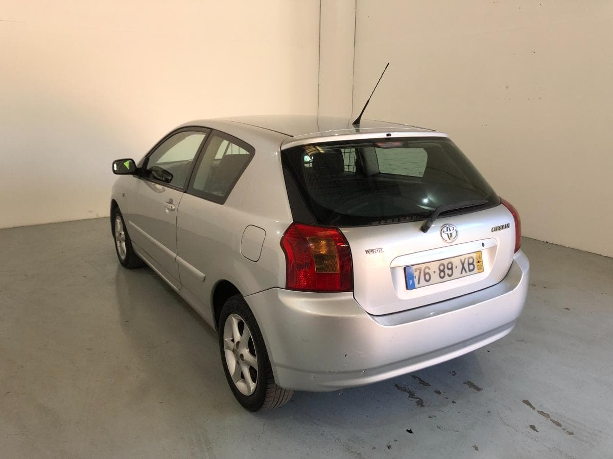 Toyota Corolla D4D · Ano 2004 — imagem 9