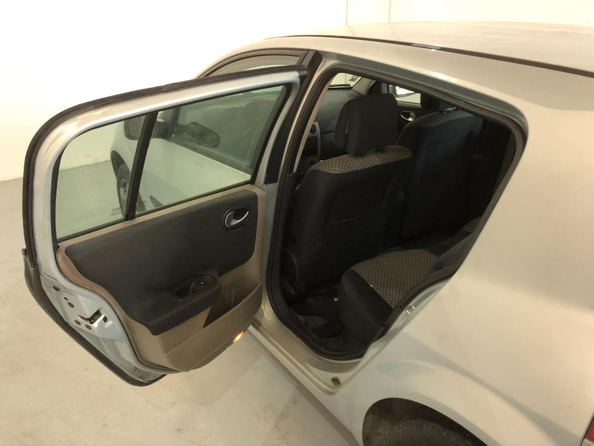 Renault Mégane 1.5DCI · Ano 2004 — imagem 15