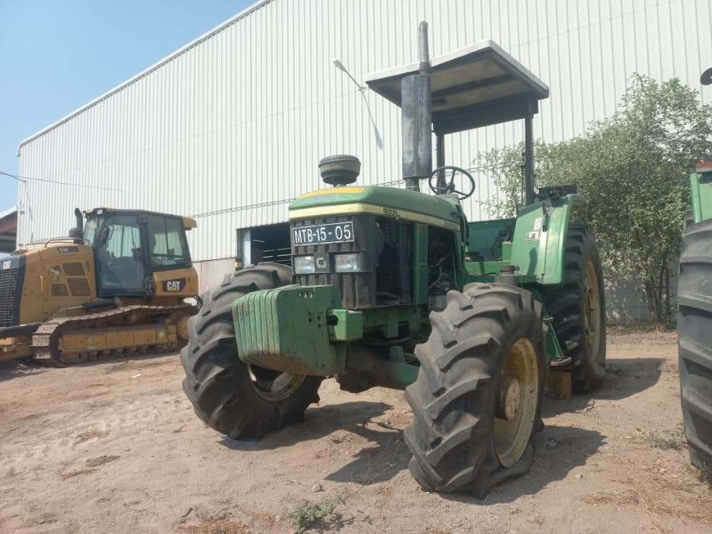 Tractor John Deere ·