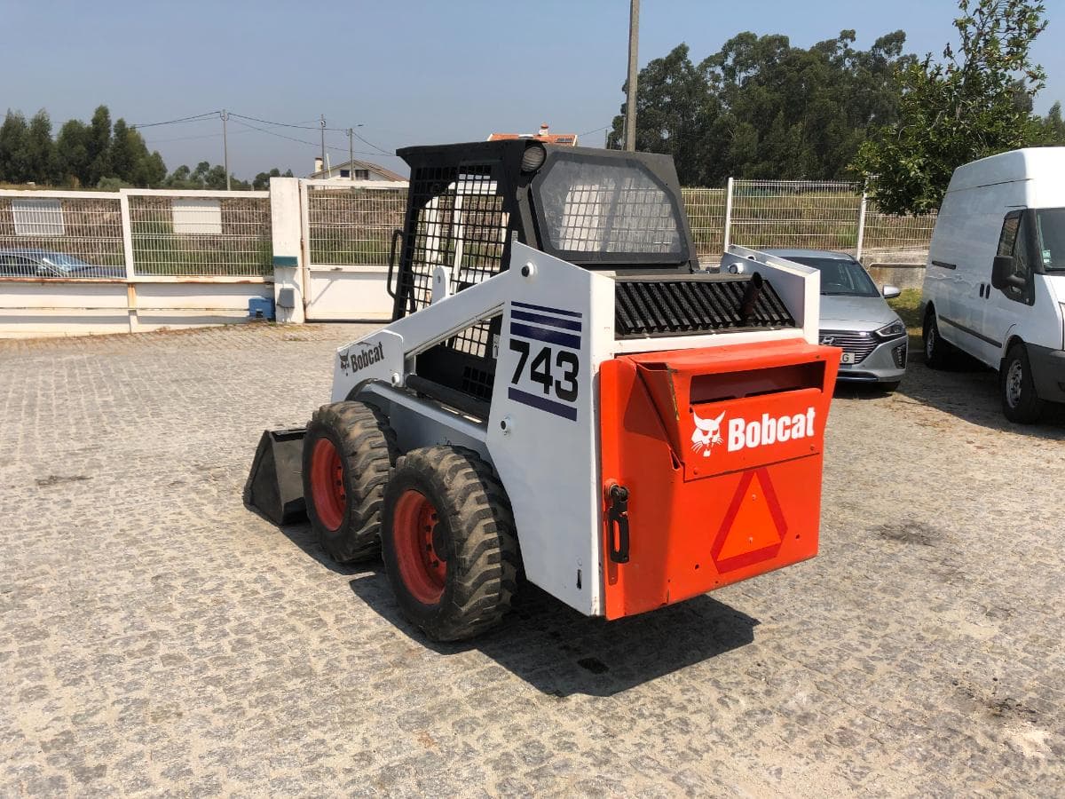 Mini Pá Carregadora Bobcat 743 — imagem 4