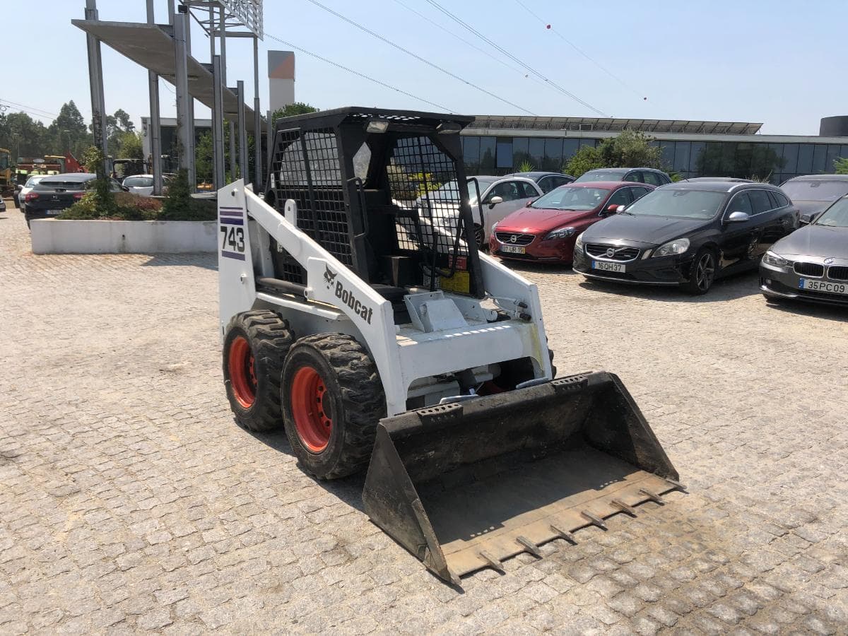 Mini Pá Carregadora Bobcat 743 — imagem 1