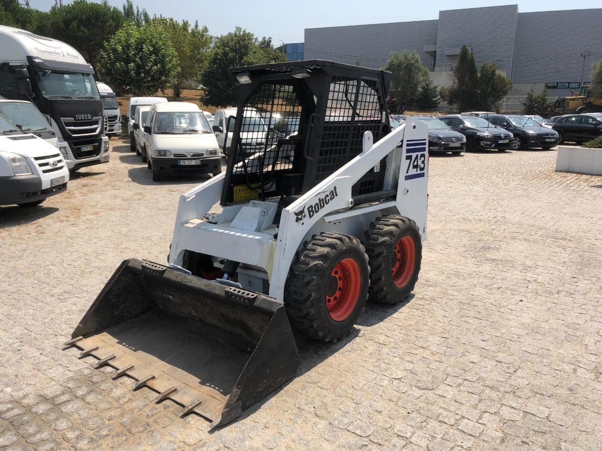 Mini Pá Carregadora Bobcat 743 — imagem 3