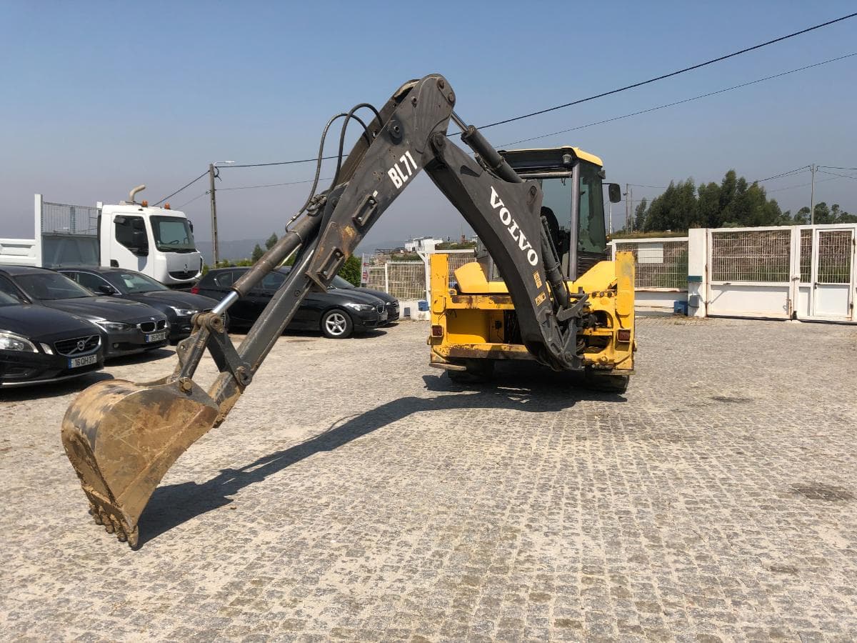 Retroescavadora Volvo BL71 — imagem 5