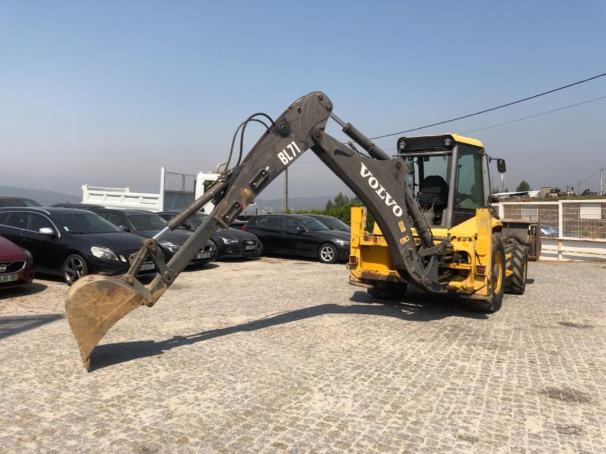 Retroescavadora Volvo BL71 — imagem 4