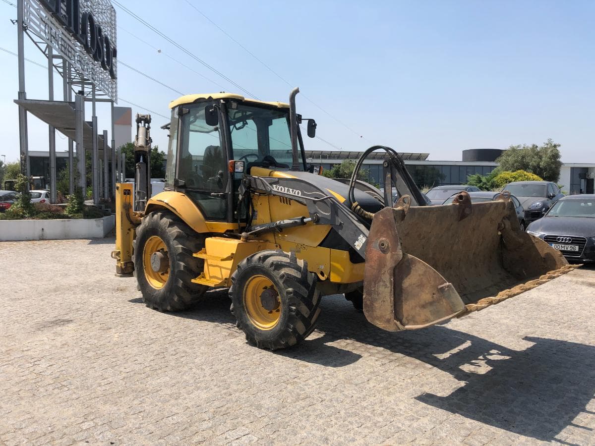 Retroescavadora Volvo BL71 — imagem 1