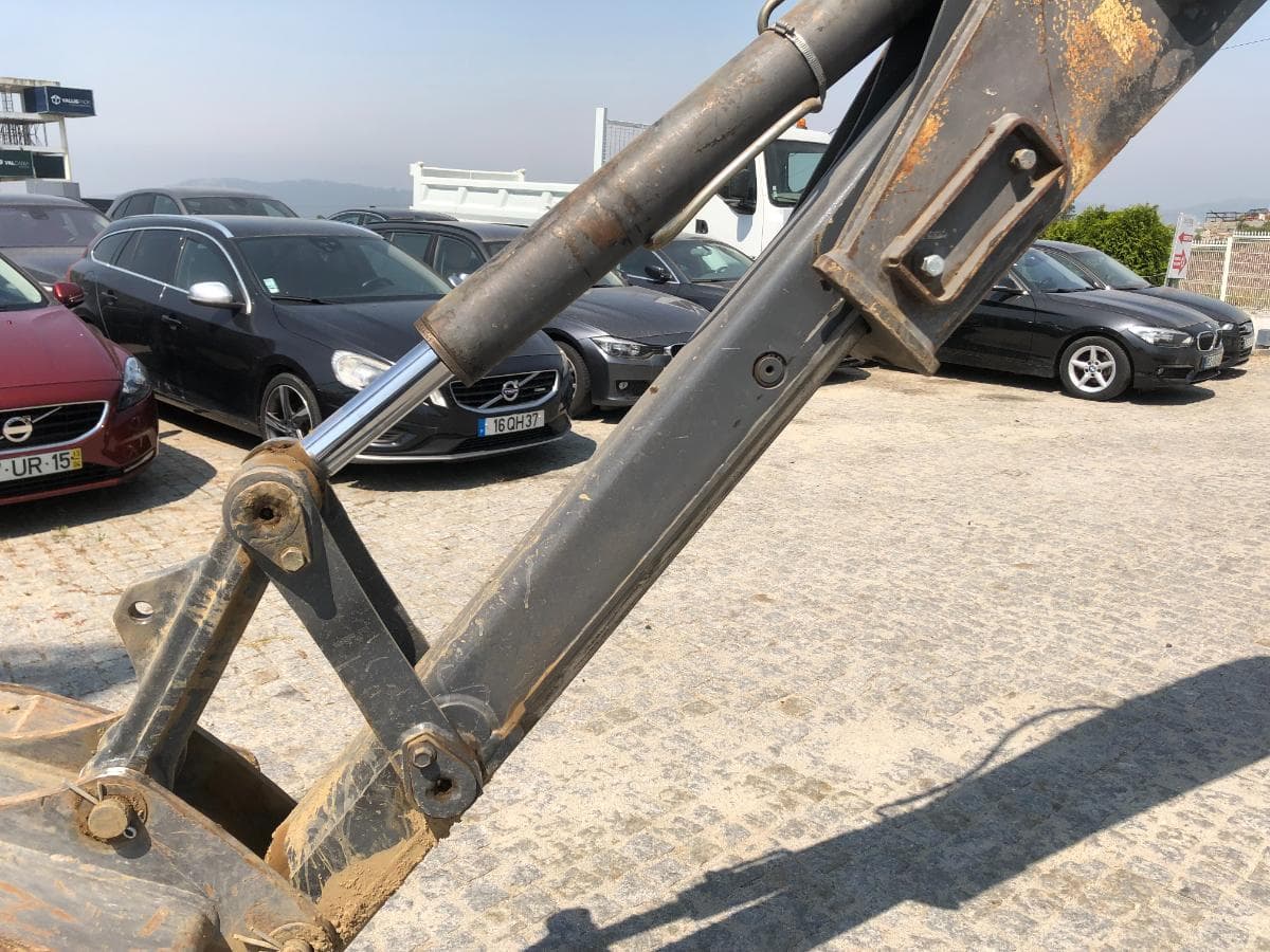 Retroescavadora Volvo BL71 — imagem 8