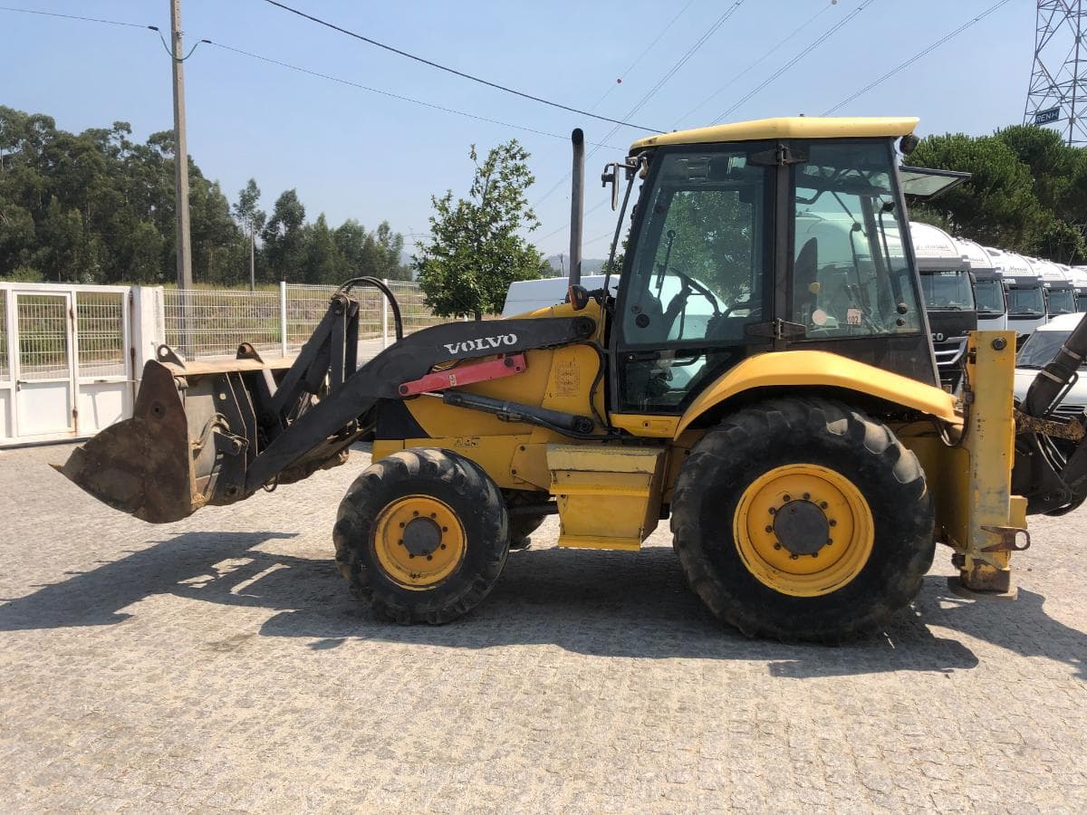 Retroescavadora Volvo BL71 — imagem 16