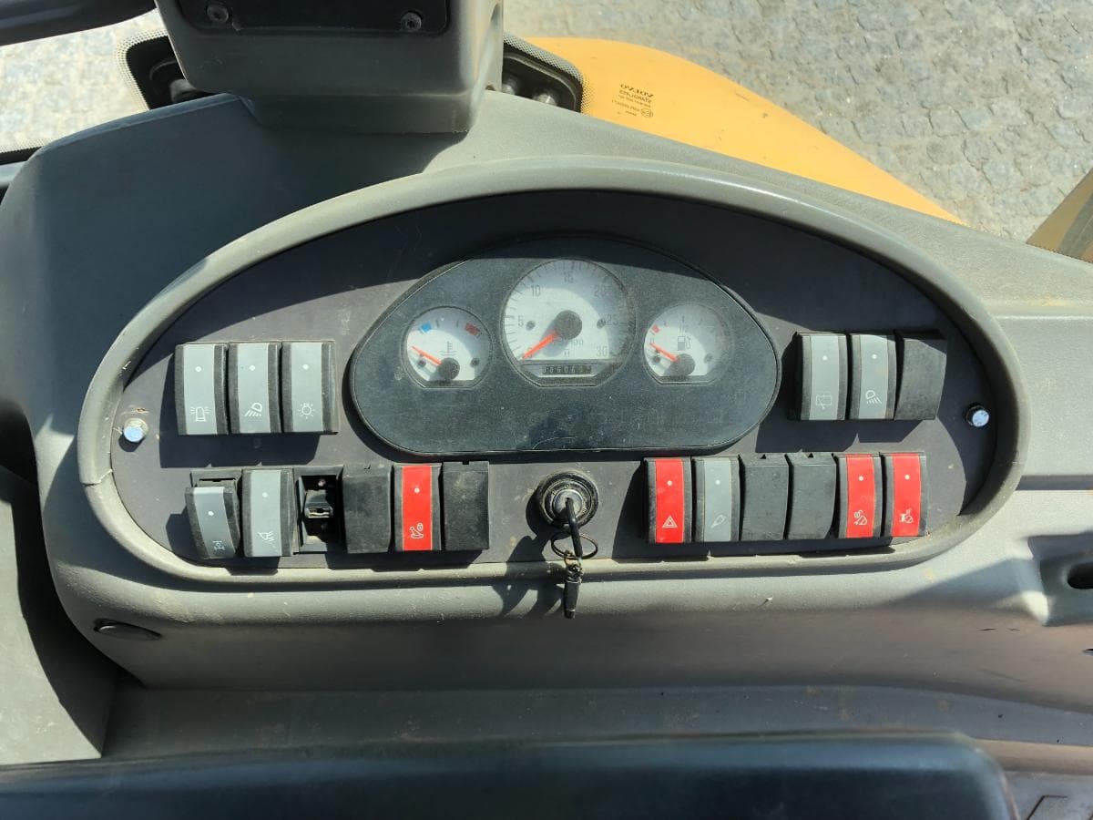 Retroescavadora Volvo BL71 — imagem 22