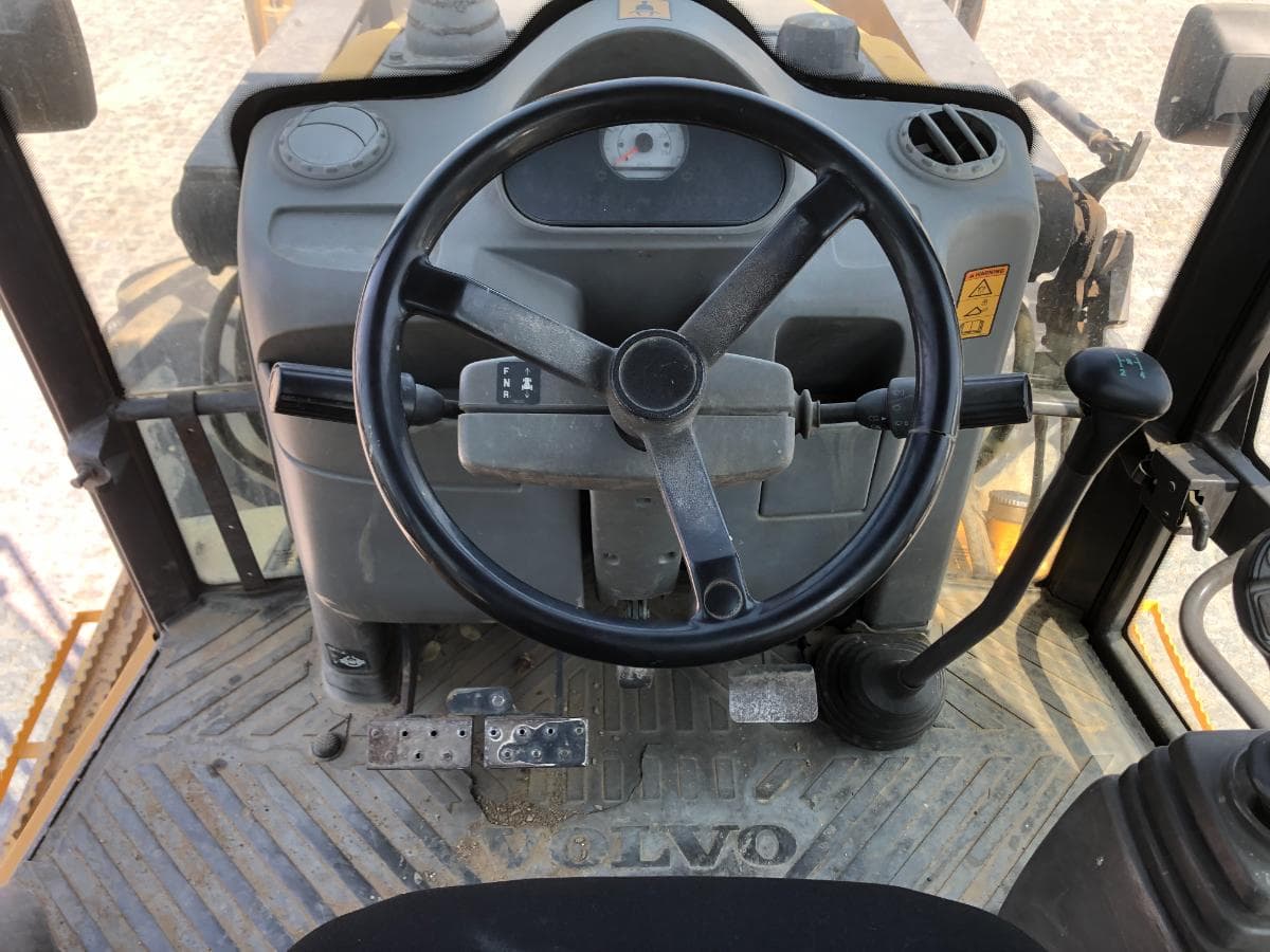 Retroescavadora Volvo BL71 — imagem 21