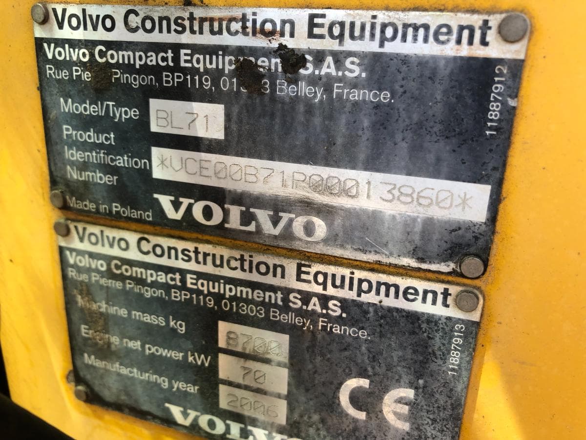 Retroescavadora Volvo BL71 — imagem 32