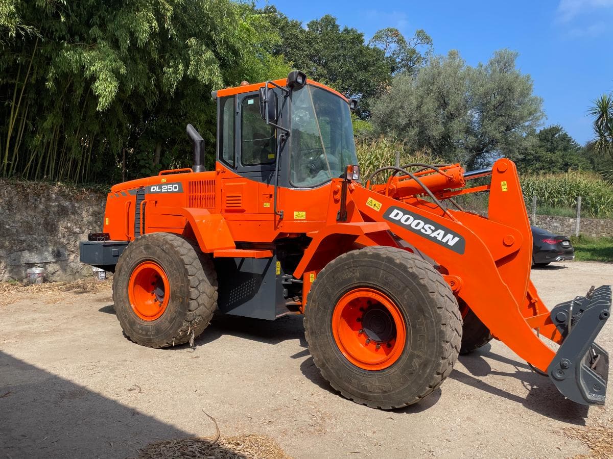 Pá carregadora Doosan DL250 · Ano 2012 — imagen 4