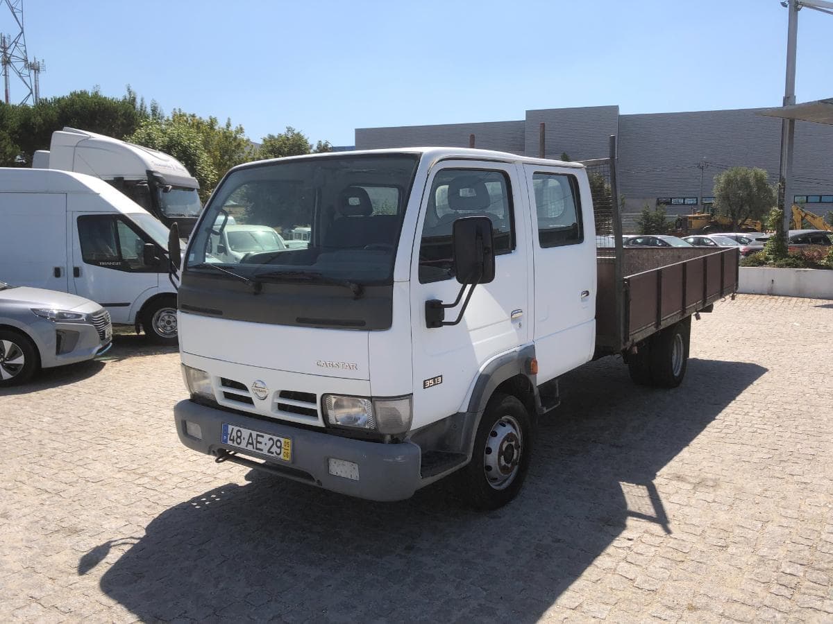 Nissan Cabstar · Cabine Dupla · Ano 2005 — imagem 3