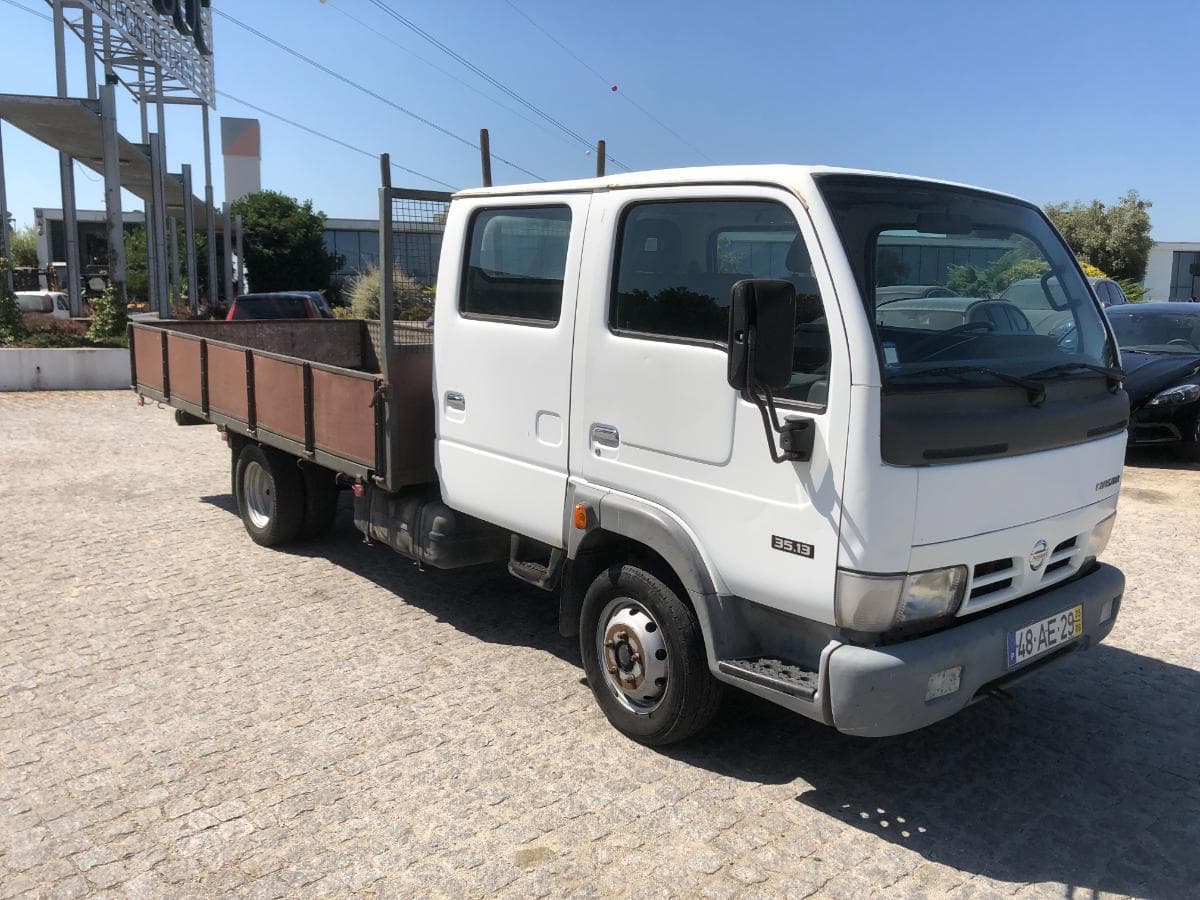 Nissan Cabstar · Cabine Dupla · Ano 2005 — imagem 1