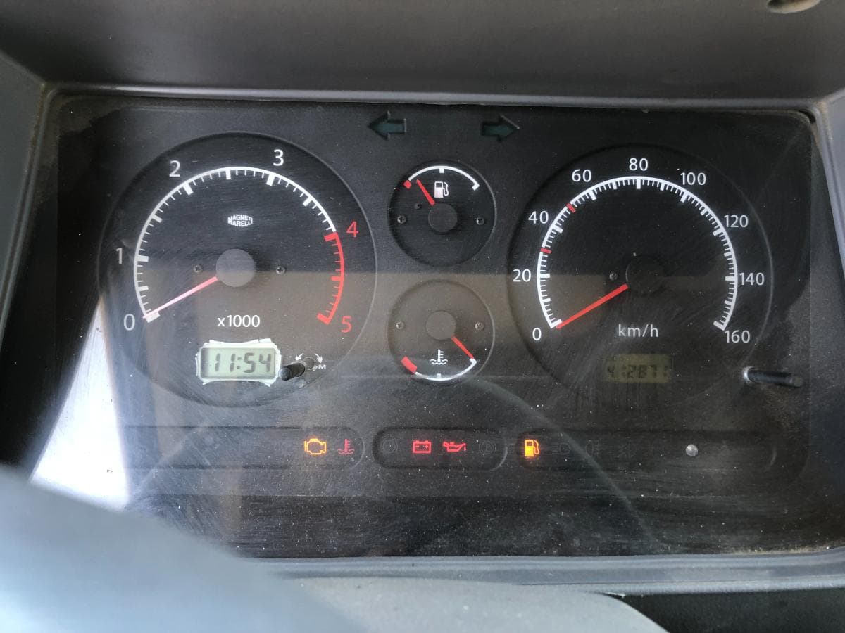 Nissan Cabstar · Cabine Dupla · Ano 2005 — imagem 12
