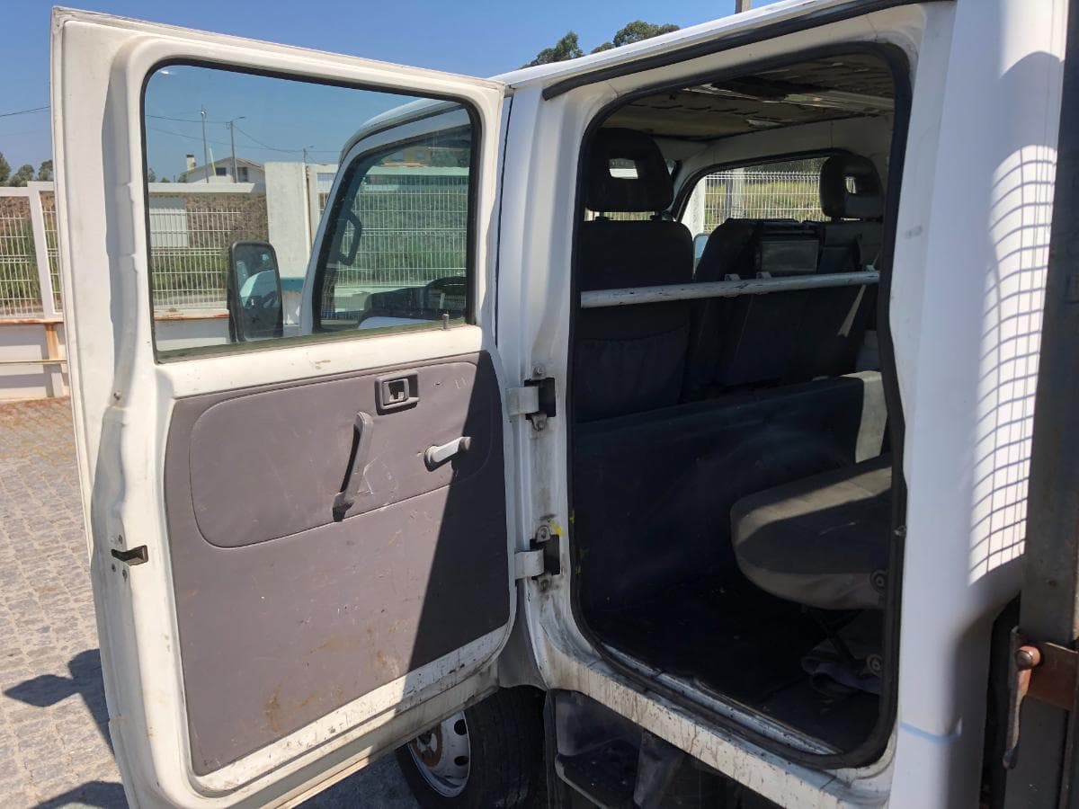 Nissan Cabstar · Cabine Dupla · Ano 2005 — imagem 15