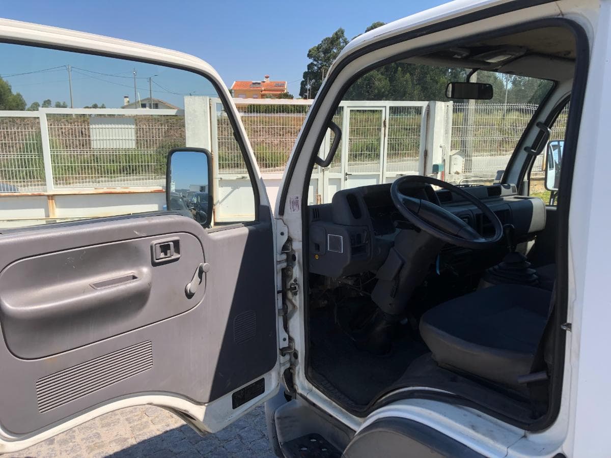 Nissan Cabstar · Cabine Dupla · Ano 2005 — imagem 9