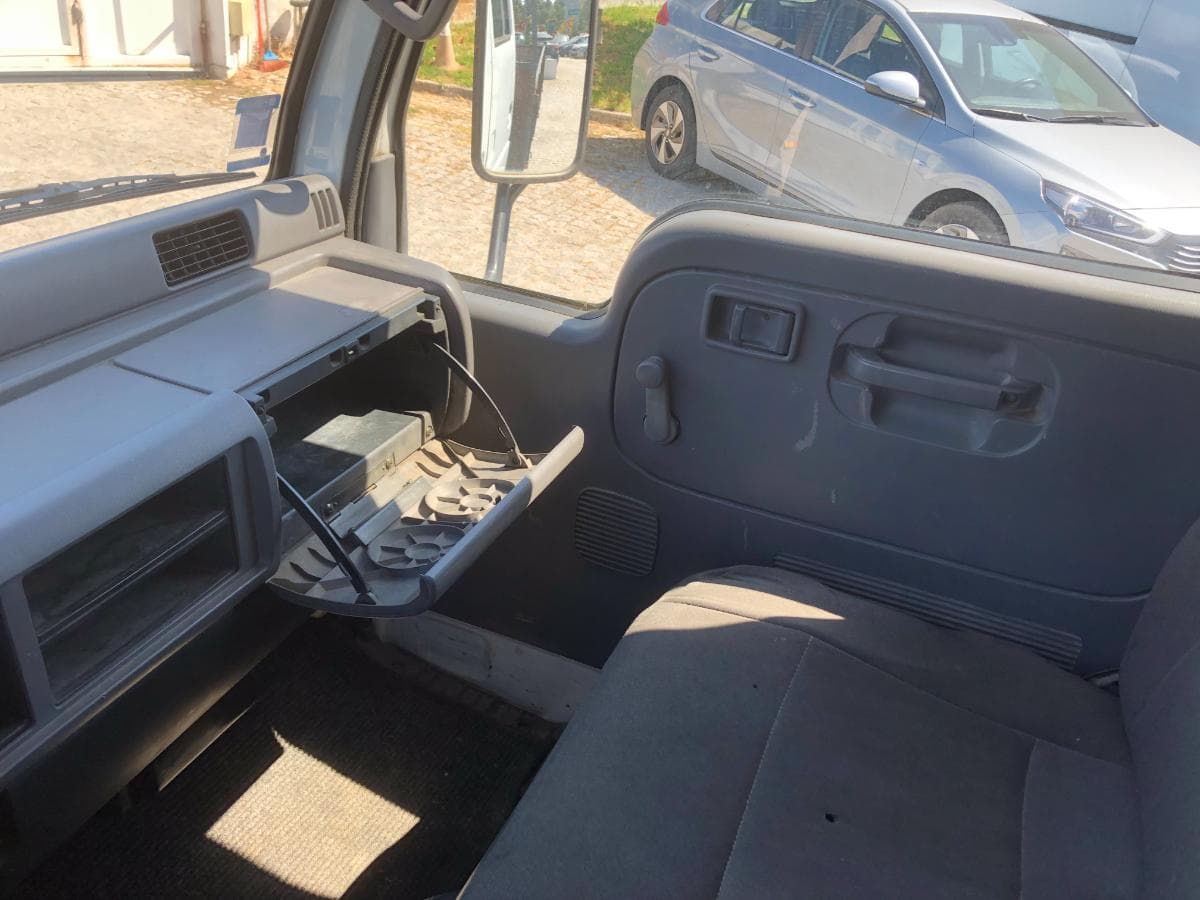 Nissan Cabstar · Cabine Dupla · Ano 2005 — imagem 16