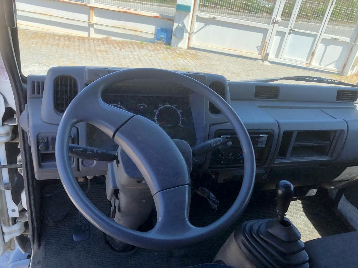 Nissan Cabstar · Cabine Dupla · Ano 2005 — imagem 18