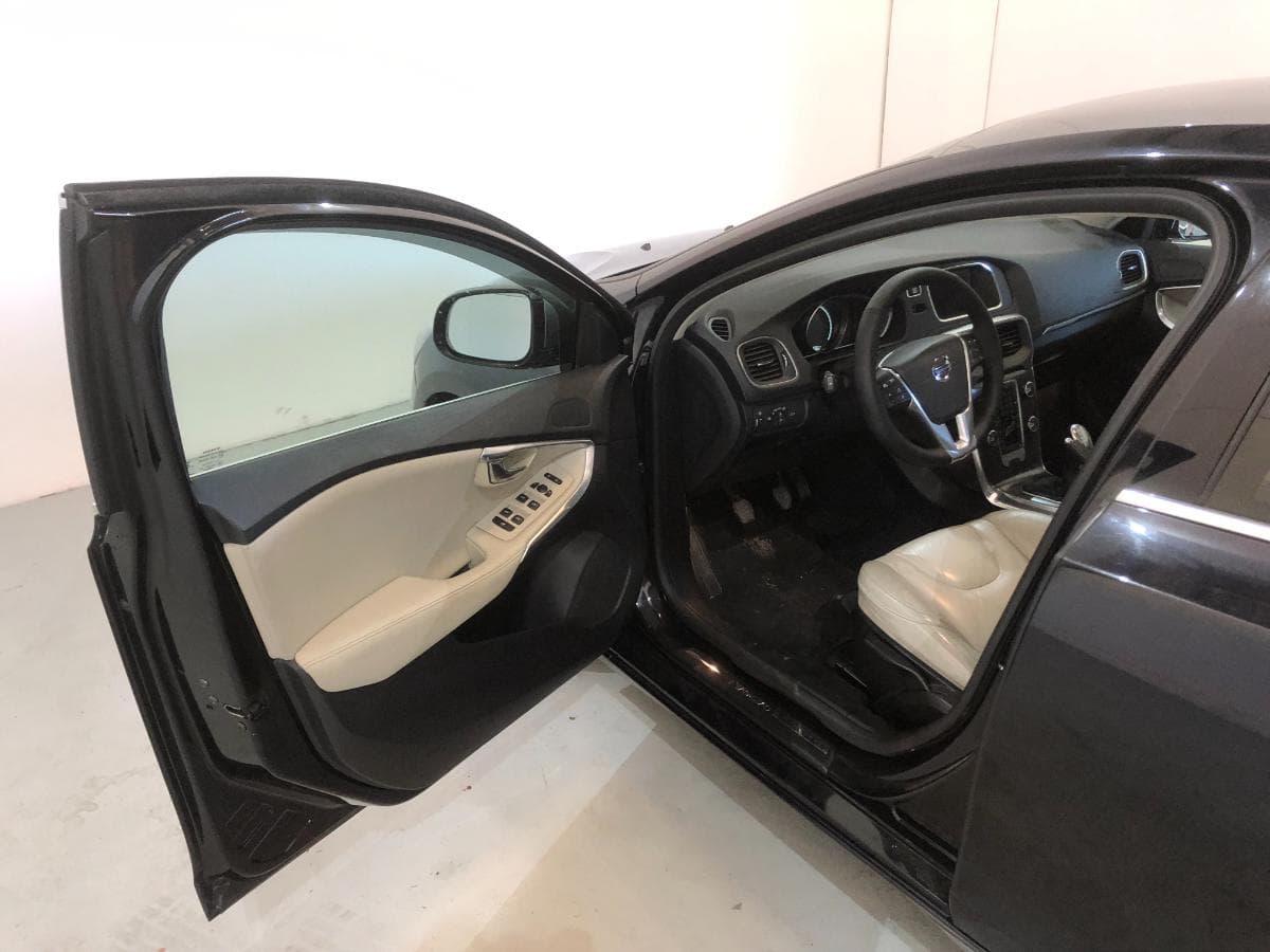 Volvo V40 · Ano 2013 — imagem 16