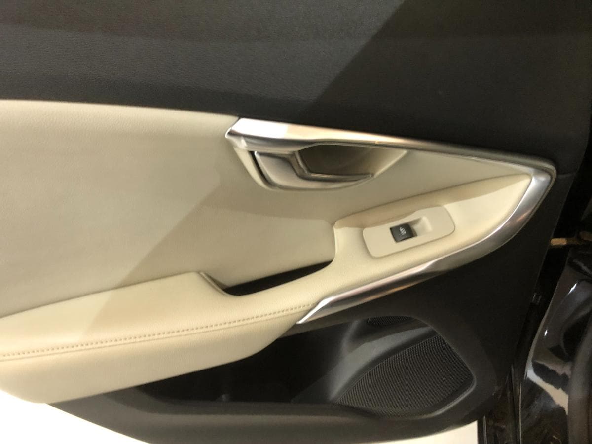 Volvo V40 · Ano 2013 — imagem 18
