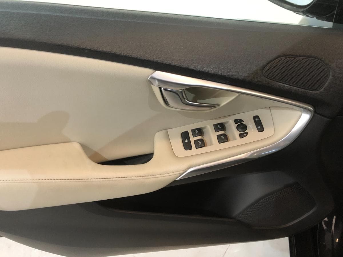 Volvo V40 · Ano 2013 — imagem 20