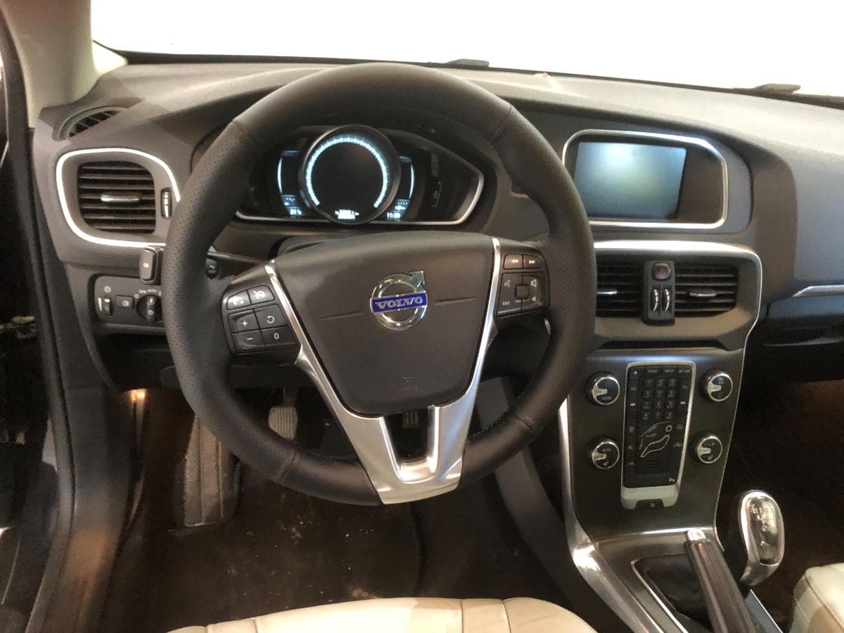 Volvo V40 · Ano 2013 — imagem 21
