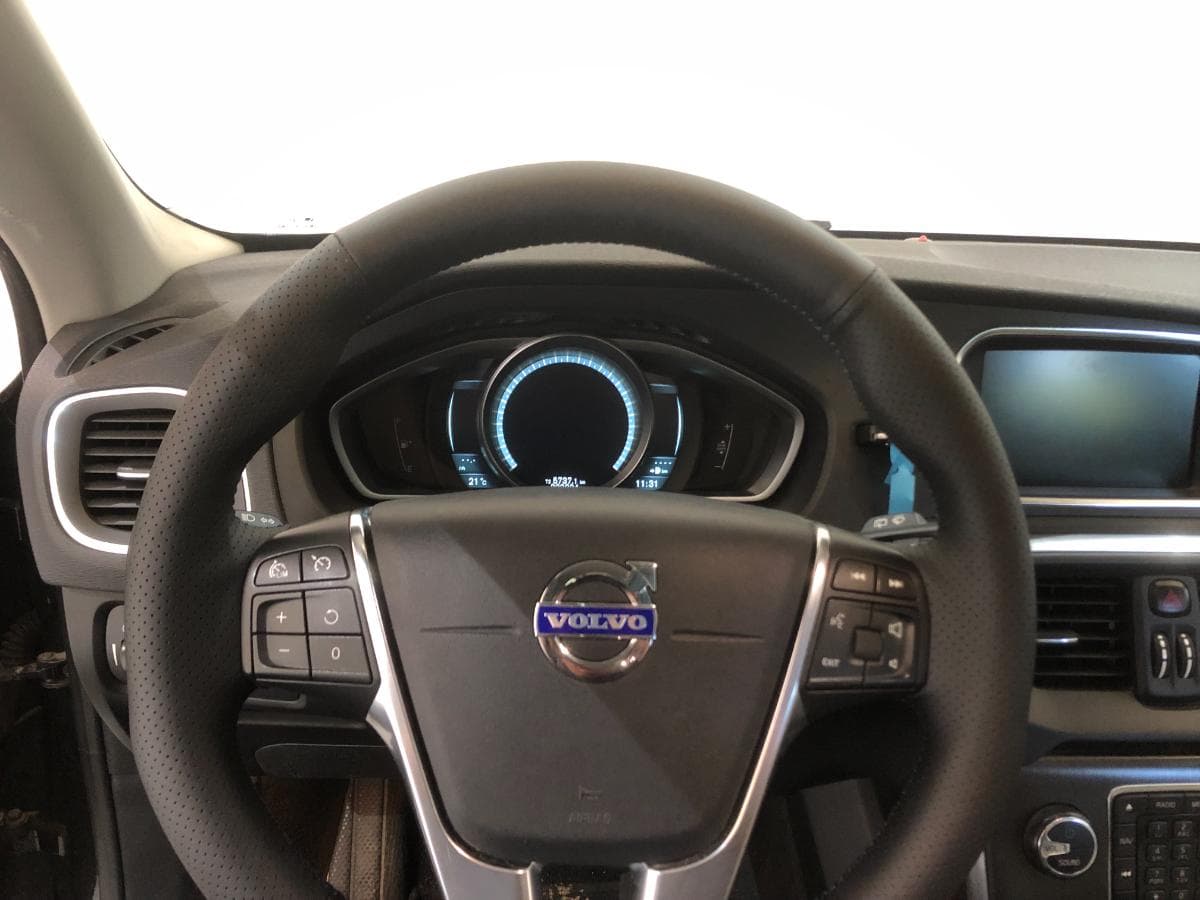 Volvo V40 · Ano 2013 — imagem 22