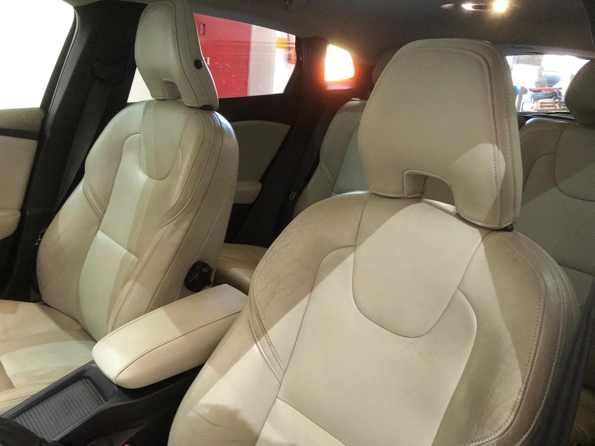 Volvo V40 · Ano 2013 — imagem 23