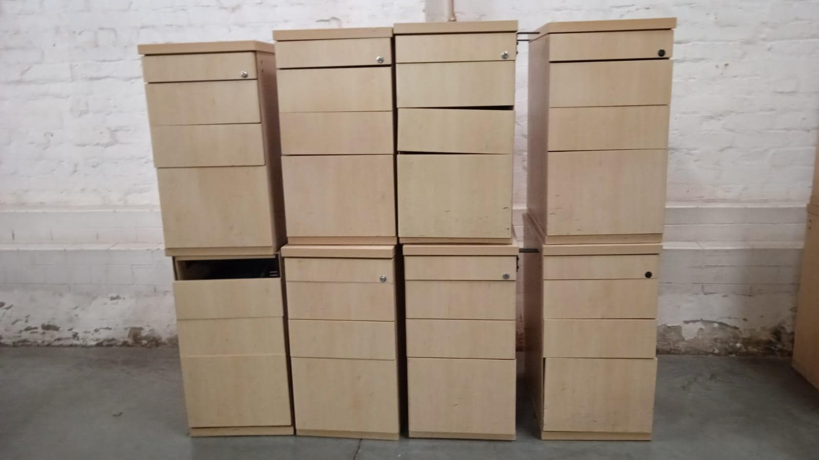 Mobiliário de escritório ·