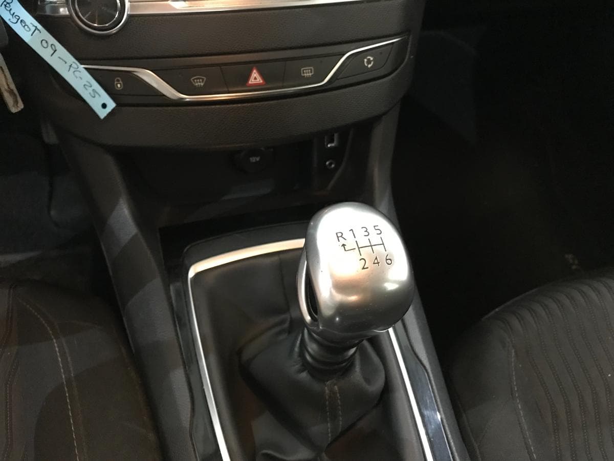 Peugeot 308 1.6 Blue HDI · Ano 2014 — image 24