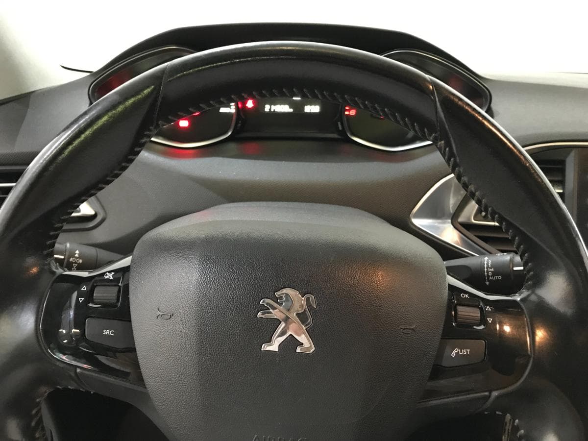 Peugeot 308 1.6 Blue HDI · Ano 2014 — image 25